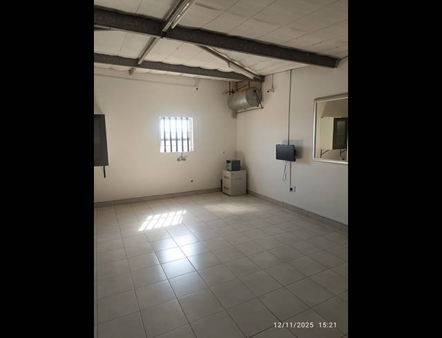96M² BUSINESS CENTRE TO LET IN BALLITO DISTRICT